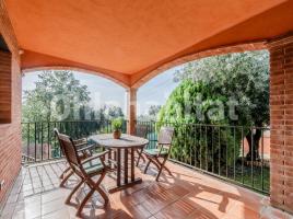 Houses (detached house), 245 m², near bus and train, almost new
