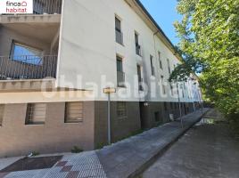 Flat, 84.06 m², near bus and train, almost new
