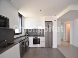 For rent flat, 102 m², near bus and train, almost new