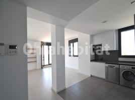 For rent flat, 102 m², near bus and train, almost new