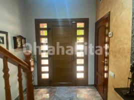 Houses (detached house), 272 m², near bus and train, almost new