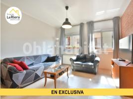 Flat, 101 m², near bus and train, almost new