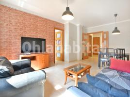 Flat, 101 m², near bus and train, almost new