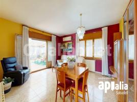 (unifamiliar aïllada), 226 m², près de bus et de train