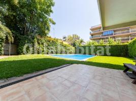 Apartamento, 108 m², cerca de bus y tren, seminuevo