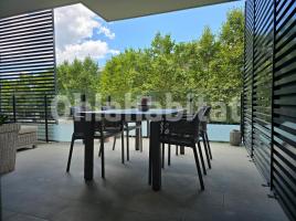 Flat, 161 m², near bus and train, almost new