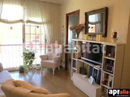 Piso, 85.99 m², cerca de bus y tren