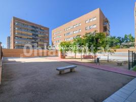 Pis, 93 m², près de bus et de train, presque neuf