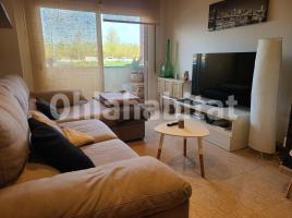 Pis, 104 m², près de bus et de train, presque neuf