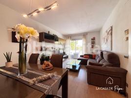 For rent flat, 106 m², near bus and train, almost new