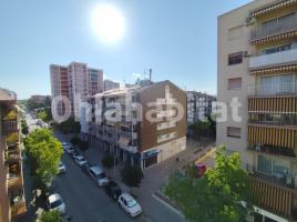 Àtic, 86 m², prop de bus i tren