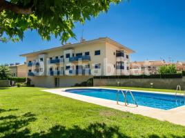 Dúplex, 120 m², cerca de bus y tren, seminuevo