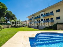 Dúplex, 120 m², cerca de bus y tren, seminuevo
