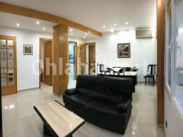 For rent flat, 100 m², near bus and train