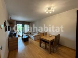 Flat, 83 m², near bus and train, almost new