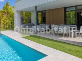 Houses (detached house), 219 m², near bus and train, almost new