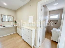  (unifamiliar aïllada), 245 m², près de bus et de train, presque neuf