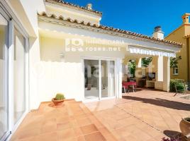 Casa (unifamiliar adossada), 348 m², Zona