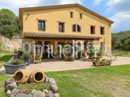 (masia), 587 m², près de bus et de train, presque neuf