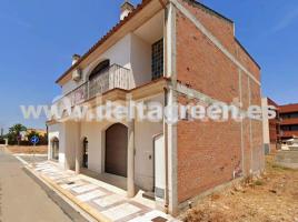 , 355 m², près de bus et de train, presque neuf, Calle Borda, 16