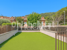 (unifamiliar adossada), 321 m², presque neuf