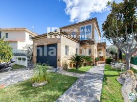 Casa (unifamiliar adosada), 244 m², Zona