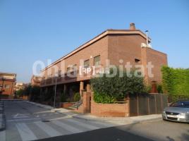 Houses (terraced house), 272 m², almost new, Zona