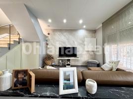 Casa (unifamiliar adosada), 169 m², cerca de bus y tren, Calle Francesc Layret