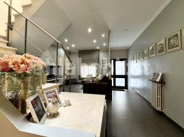 Casa (unifamiliar adosada), 169 m², cerca de bus y tren, Calle Francesc Layret