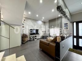 Houses (terraced house), 169 m², near bus and train
