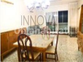 Piso, 104 m², cerca de bus y tren, Calle de l'Apúlia