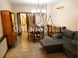 Piso, 104 m², cerca de bus y tren, Calle de l'Apúlia