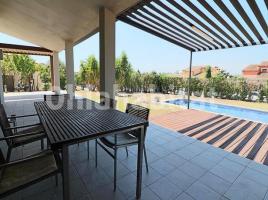 Houses (villa / tower), 310 m², almost new, Avenida Jaume I