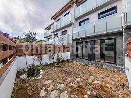 Casa (unifamiliar adossada), 247 m², prop de bus i tren, Calle de Carrasco i Formiguera, 28