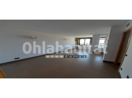 Lloguer pis, 83 m², prop de bus i tren