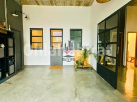 Business premises, 269 m², almost new, Ronda Pirineus