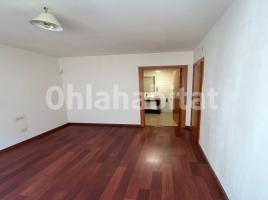 Piso, 44 m², cerca de bus y tren, seminuevo