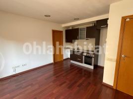 Piso, 44 m², cerca de bus y tren, seminuevo