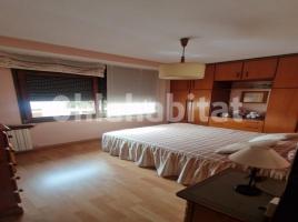Casa (unifamiliar adosada), 325 m², cerca de bus y tren, Calle JAUME I, 52