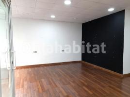 For rent business premises, 66 m², near bus and train