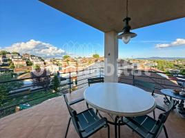 Casa (unifamiliar adossada), 311 m², Zona