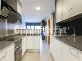 Apartament, 82 m², près de bus et de train, Calle d'Isaac Albéniz