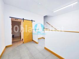 For rent office, 45 m², near bus and train, Calle Sant Josep
