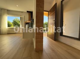 Pis, 97 m², près de bus et de train