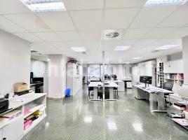 Office, 173 m², near bus and train, Avenida de Madrid, 141
