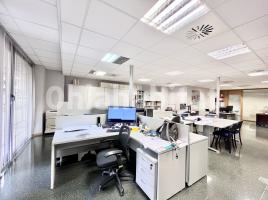 Office, 173 m², near bus and train, Avenida de Madrid, 141