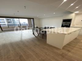For rent apartament, 100 m², close to bus and metro, almost new, Calle de Josep Pla