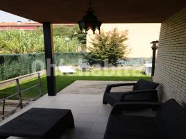 Casa (unifamiliar adosada), 230 m², cerca de bus y tren, seminuevo