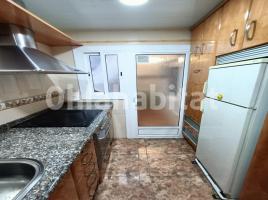 Pis, 61 m², près de bus et de train, Calle Rosellon