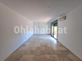 For rent attic, 161 m², near bus and train, Calle d'Esteve Pila